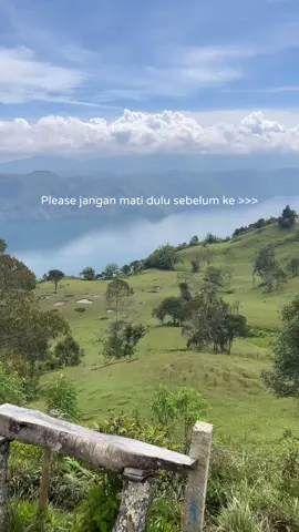 Danau toba IG @pejalan.jalan  Follow & share @berkelanasumut_ Untuk melihat berita seputaran wisata sumut. #danautoba #toba  #danautobasumut  #wisatasumut  #wisatatoba #berkelanasumut_ 