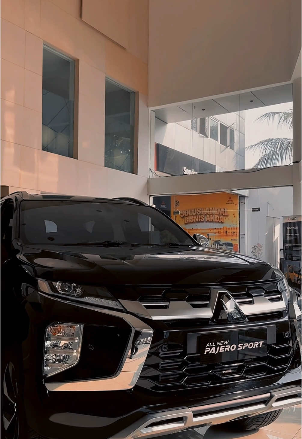 New Pajero Sport Dakar Facelift 2024 Hitam 🔥 Siap Tangguh di Segala Medan dengan Fitur Unggulan: 	•	Mesin 2.4L MIVEC Turbo Diesel: Performa bertenaga dan efisien. 	•	Interior Premium: Kabin luas, sunroof, dan layar digital modern. 	•	Fitur Keamanan Canggih: Blind Spot Warning, 7 airbags, dan Forward Collision Mitigation. 	•	Kenyamanan Praktis: Electric tailgate dengan kick sensor. Jangan tunggu lama, tanya promo eksklusifnya sekarang juga! 🖤💥 #NewPajeroSport2024 #FiturUnggulan #PromoIstimewa #pajero #foryou #mitsubishisurabaya #surabayatiktok #sunstarmotorjatimbali #pajerofacelift 