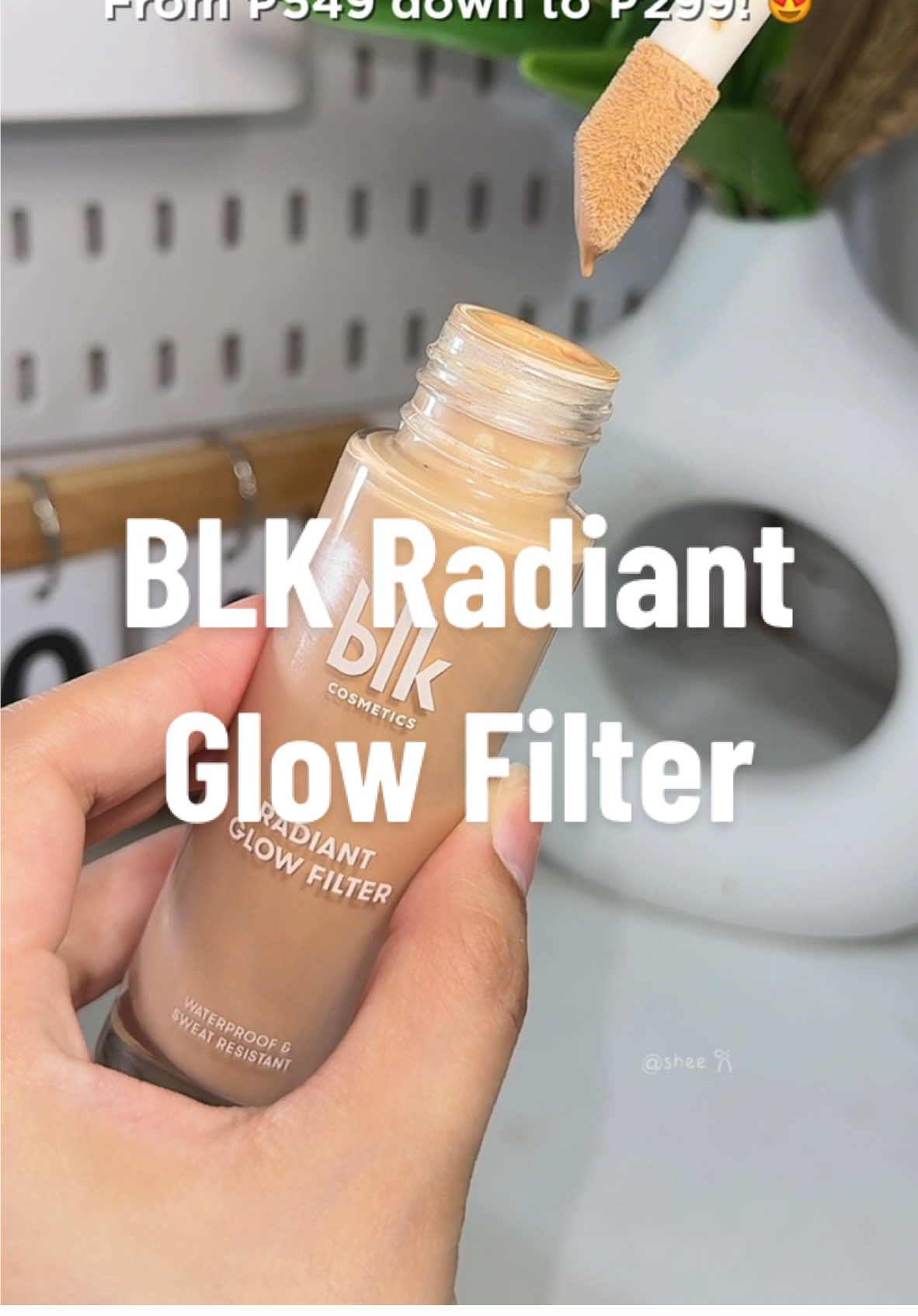 Laki ng sale kaya get mo na! 😍 BLK RADIANT GLOW FILTER IN THE SHADE OAT. ✨ #blkcosmetics #blkradiantglowfilter #blkradiantglowfilterfoundation #dewyskin #dewyfoundation #illuminator #makeupsale @blk cosmetics 