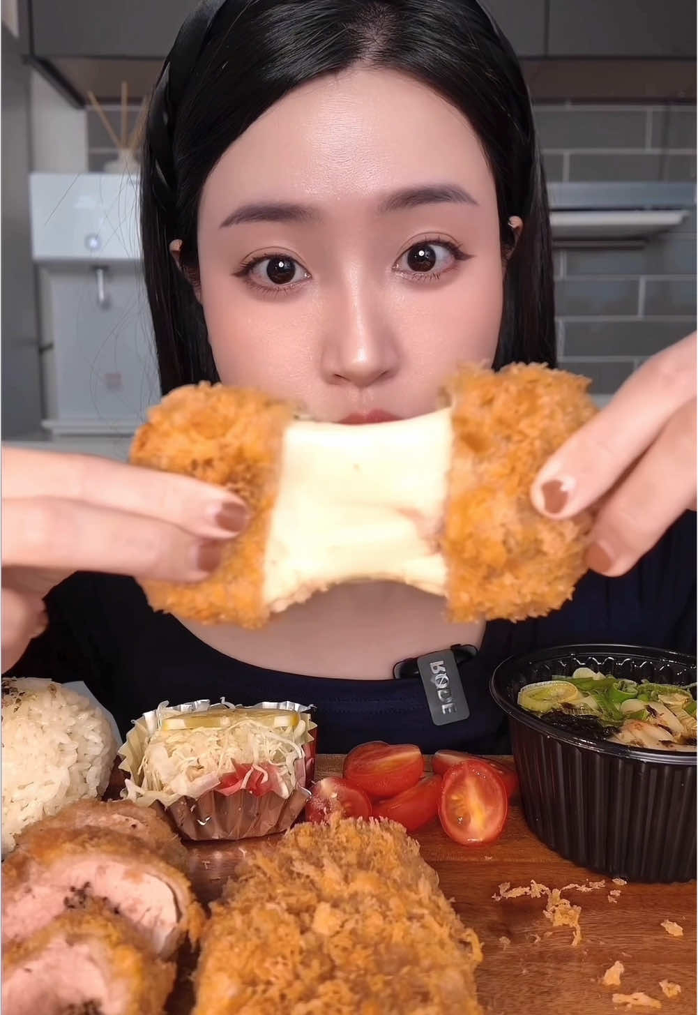 Thịt heo cốt lết chiên xù phomai #mukbang #ancungtiktok #LearnOnTikTok #thhoadayrui #phomai 