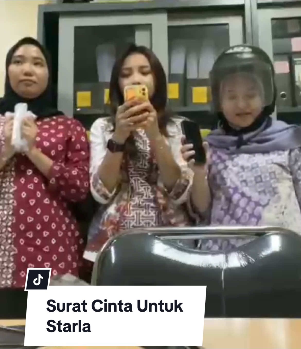 HAHA gakuat@Feby @intaaanprmtaa @Chyntia♡ @Windi💫 #suratcintaunutukstarla #parodimelodisuratcintastarla #suratcintauntukstarlavirgoun #parodilucu #tahantawa 