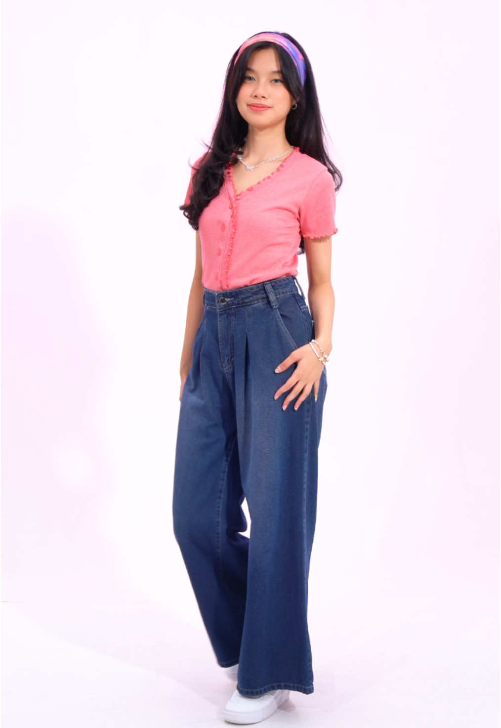 Casual, comfy, and ready to chill🥳 CEK KERANJANG KUNING SEKARANG YAA !!🛒🔥 #Vierlin #VierlinJeans #VierlinStore #VierlinMemangBeda #BersamaVierlin #EverydayWithVierlin #flarejeans #rokjeans #jumpsuitjeans #highwaistjeans #cutbrayjeans #highwaistjeans #jeansoutfit #jeanswanita #jeansmurah 