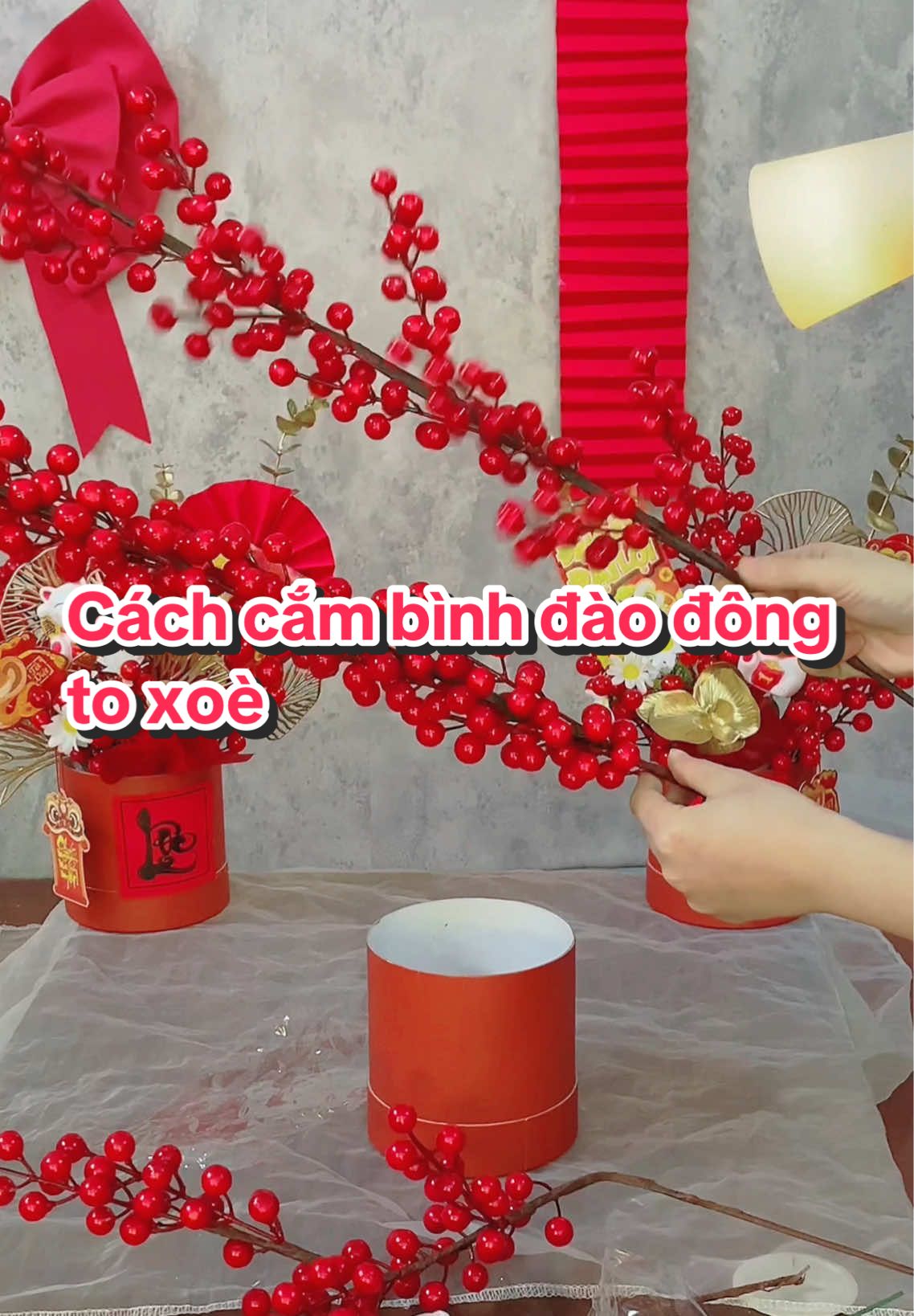 Cách cắm bình đào đông to xoè #binhdaodong #huongdancamdaodong #LearnOnTikTok #daodongdo12nhanh #binhdaodongtrungtet #trangtritet #daodong6nhanh #decortet2025 #shophoathanhhoa 