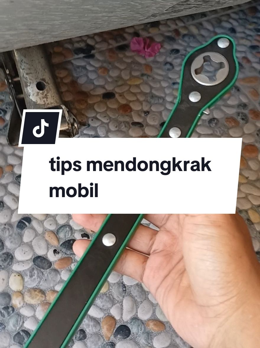 cara mendongkrak mobil yg benar dan aman, semoga bermanfaat  #kuncidongkrakmobil #kuncidongkrakratchet  #dongkrakmobil #tips 