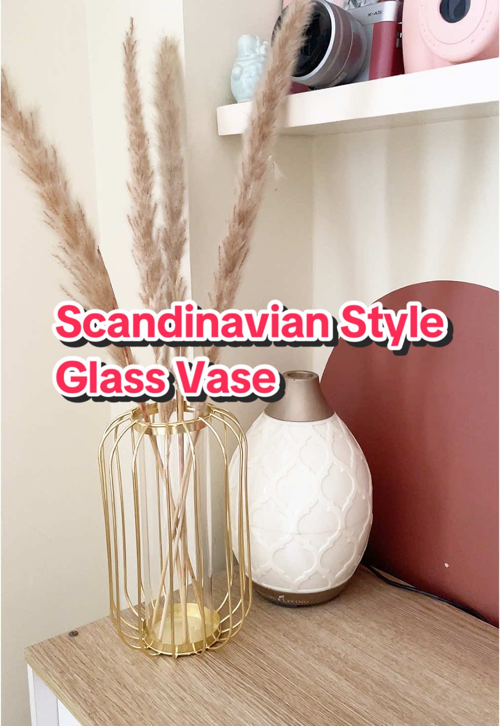 Scandinavian style transparent glass vase perfect for added elegance to your homes! #foryou #fyp #foryoupage #scandinavian #scandinavianstyle #scandinavianhome #homedecor #glassvase 