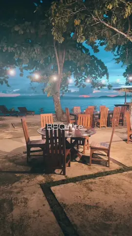 Bbq nite in Raja Ampat.  #rajaampat #bbqtiktok #bbq #rajaampatislands #rajaampattrip #waiwodiveresortrajaampat #dinnerdate #dinnerrajaampat #triprajaampat #dinnerniteevent #fyp #fypage #christmasrajaampat 