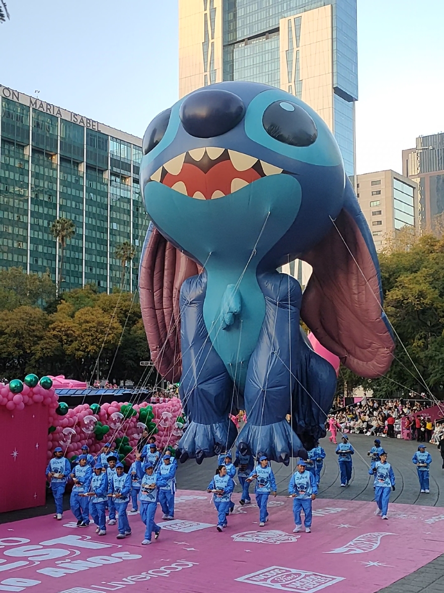 #Stich estuvo presente en el #bolofest2024 de @Liverpool México  #bolo #navidad #desfile  #fyp #parati #ohana 