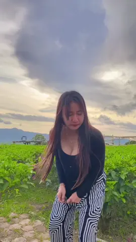 Dia yang pecicilan dia yang sedih sendalnya putus🫣