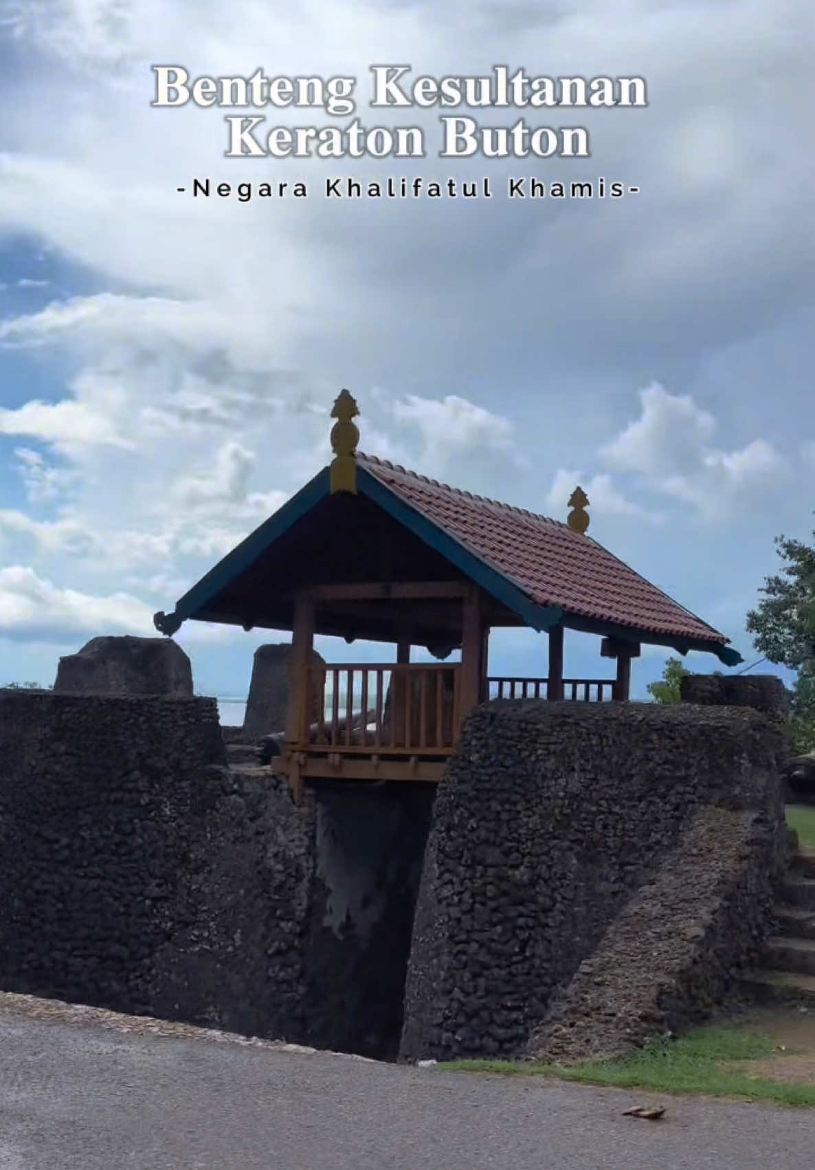 Benteng Keraton Kesultanan Buton… Sejarahnya yang MasyaAllah skali, mulai dari bangunannya & Para Khalifah Tanah Buton 🩵 . . . #bentengkeratonbuton #baubau #baubausulawesitenggara #sulawesitenggara #sultrahitz #vacation #holidayvibes #holidaytiktok #fypage #fypシ゚ 