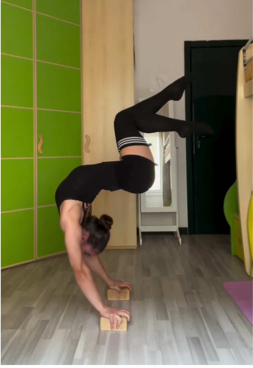 Balance is not something you find, it’s something you create 🌺 #handbalance #calisthenics #armbalance #calisthenicsgirl #handstand #Fitness #motivation #flexibility 