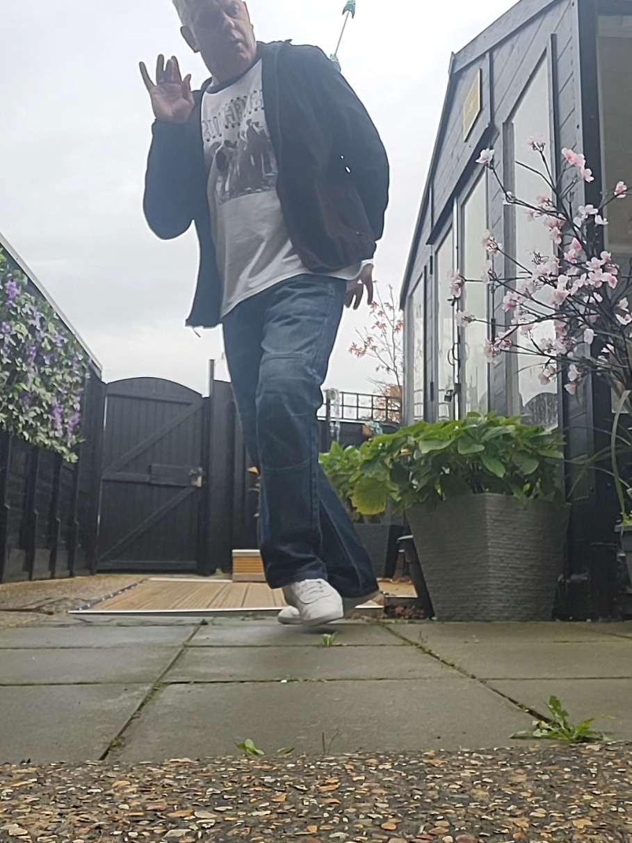 #serialthrilla1 #teddyswims #thedoor #dance  #garden #fyp #foryou #foryoupage #randb #soul #blueeyedsoul #country #countryrock symon o'connell (youtube)