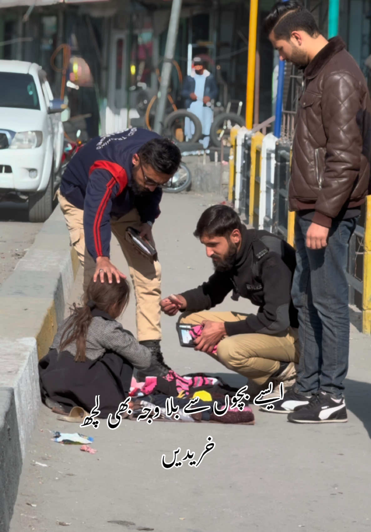 Always help needy people❤️🥹 #gbpolice #humanity #FYP #fypシ゚viral #foryoupage @TiktokPakistanOfficial @TikTok 