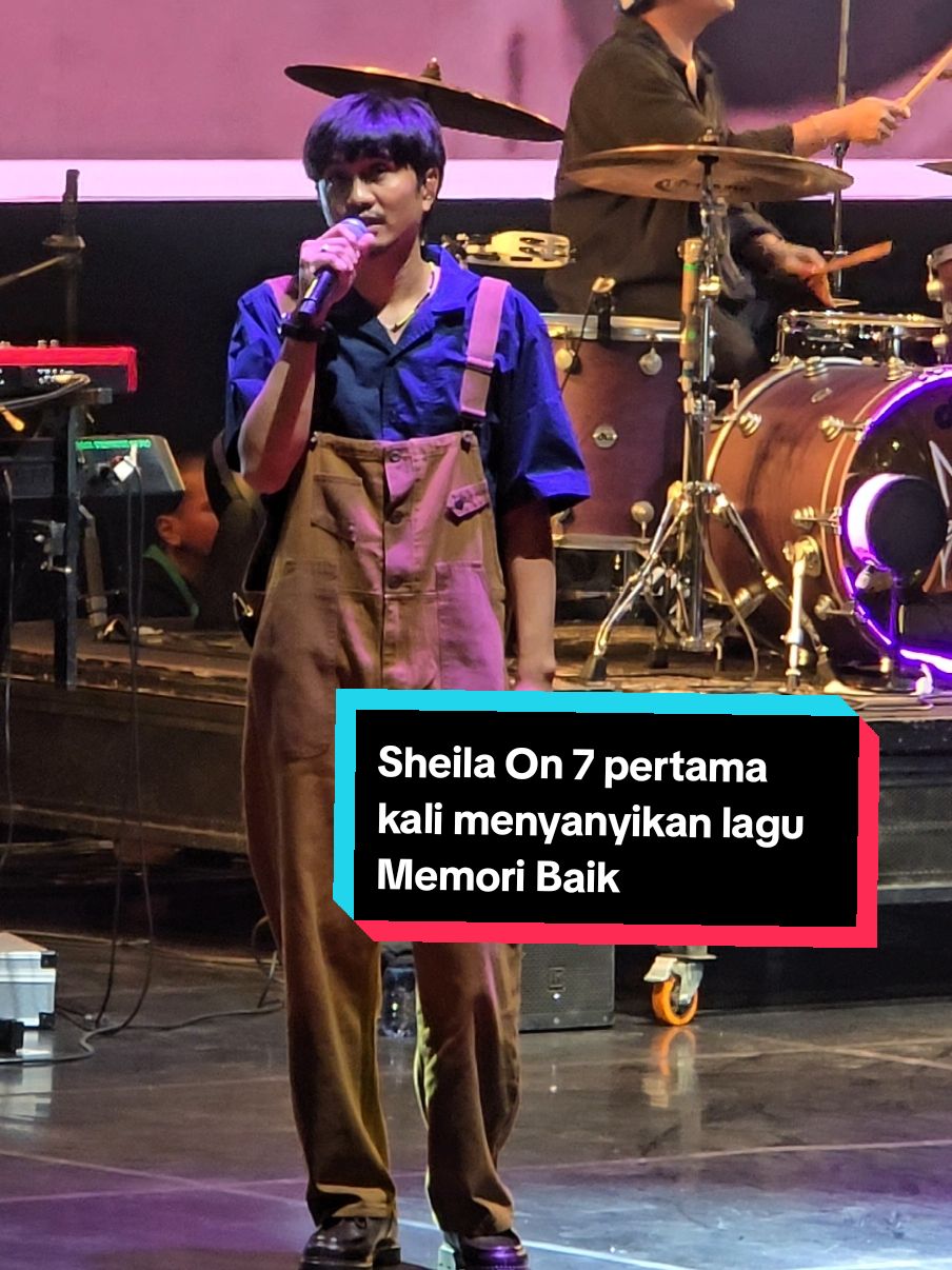 Sheila On 7 - Memori Baik.. Penampilan pertama kali sheila on 7 membawakan memori baik di Wondr Bright Up Cup 2024.. Seperti biasa S24 Ultra selalu dapat diandalkan untuk membuat video fancam artis-artis idola.. #sheilaon7 #memoribaik #sheilagank @sheilaon7official @sheilagankjabodetabek 