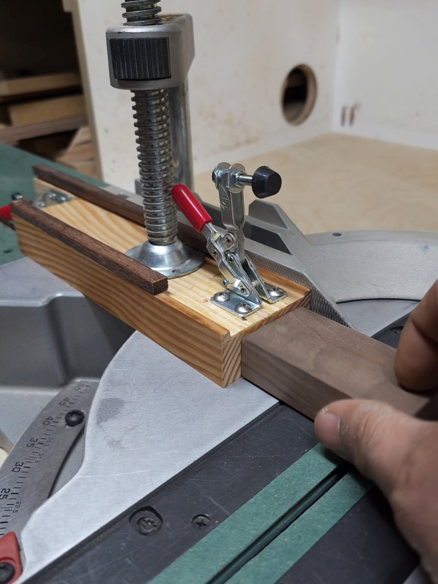 Keep your hands safe in the miter saw #woodworking #목공