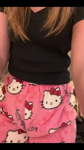 First Advent🎄🧑‍🎄🎄🧑‍🎄 We celebrate this with an extended blackfriday sale. HelloKitty awaits❤️❤️❤️  #advent #firstadvent #christmas #hellokitty #pyjama #winter #santa 