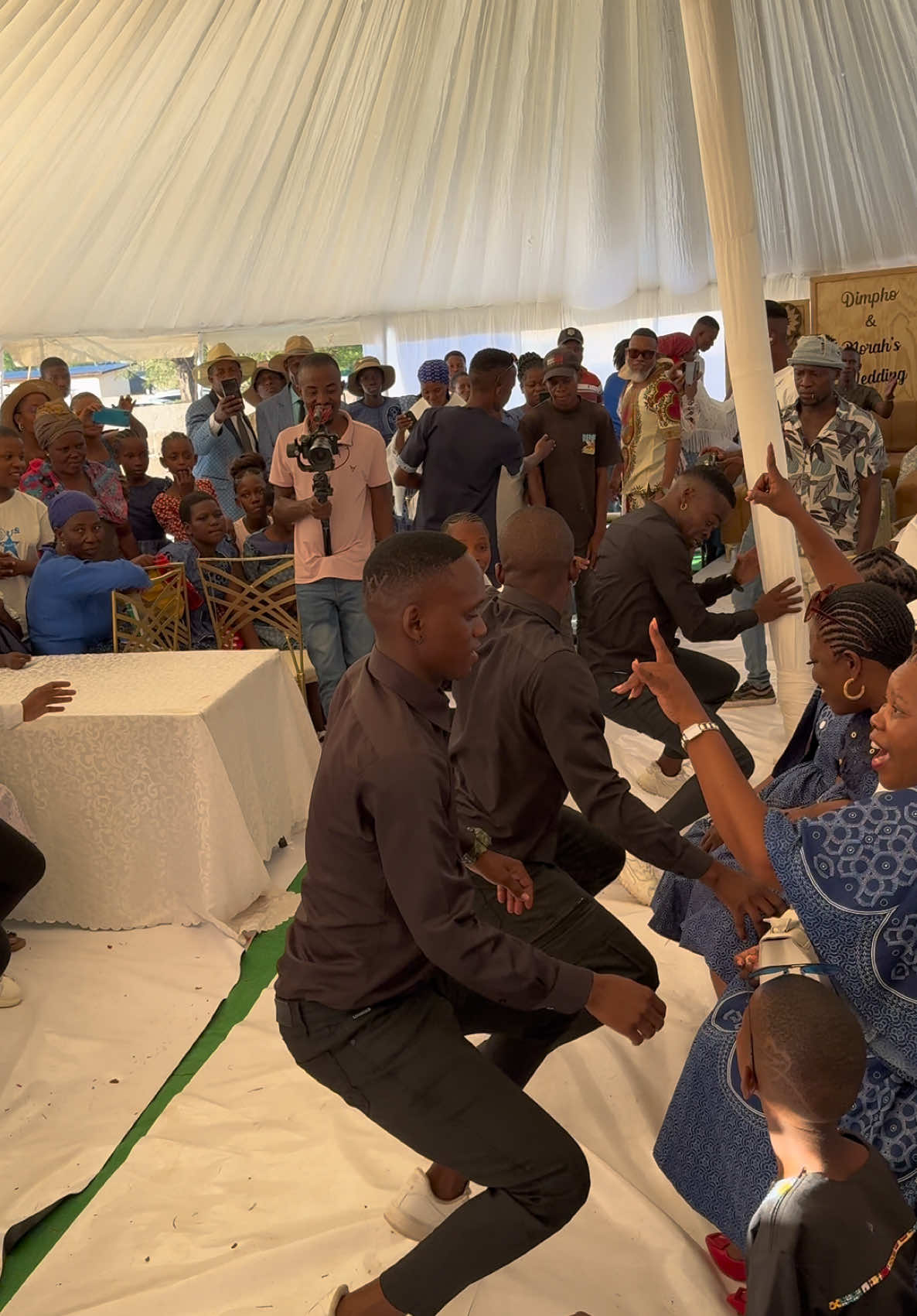 @thechoreographersbwazon1 performing at my cousin’s wedding ,i really loved their performance and energy ..”Le Kotsi”❤️😘 #molepolole (Mokwena)…by the way the lady in the front is a whole vibe💯💯💯.               #thechoreographersbwazon1 