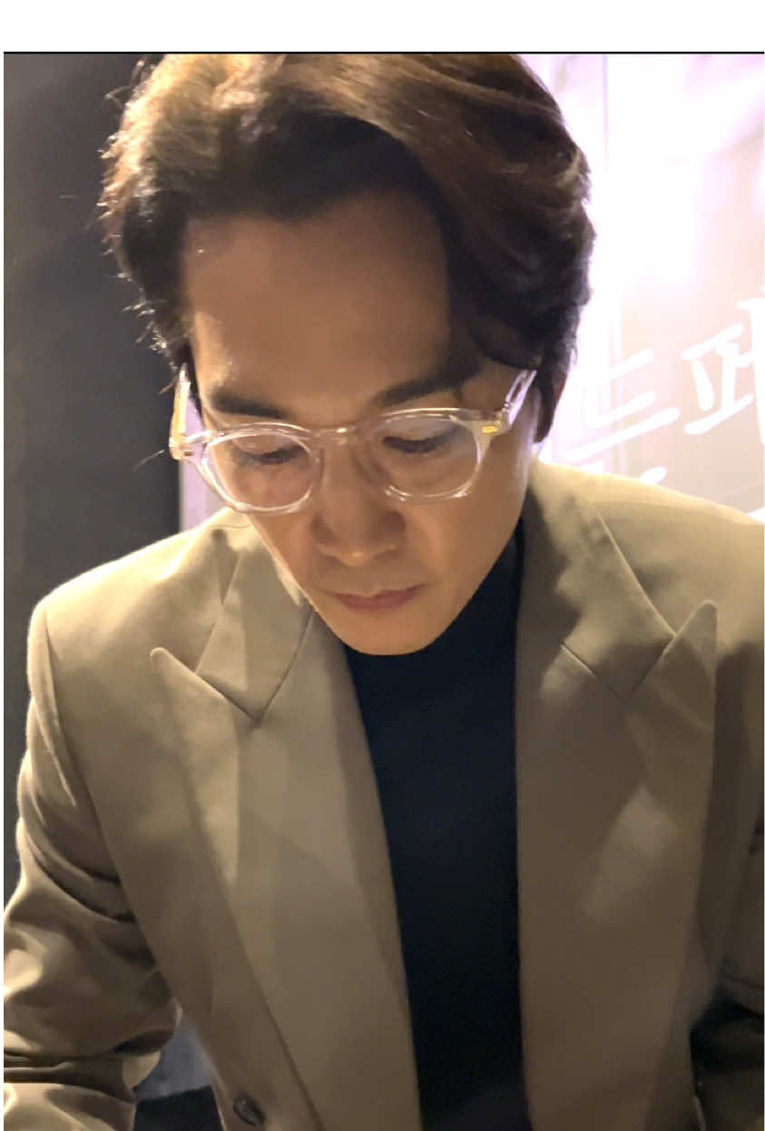Nakapagpa autograph din ako kay Song Seung Heon today!🤭 감사함니다 송승헌 배우님🙏 @songseungheon1005  📍Hidden Face (#히든페이스) movie stage greeting📸✨ #songseungheon #송승헌 #hiddenface #koreanmovie #영화 #무대인사 #fyp #fyyyyyyyyyyyyyyyy #fyppppppppppppppppppppppp 