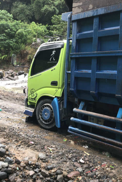 sek pesen pasir sak banyune sopo iki 🤦🏻