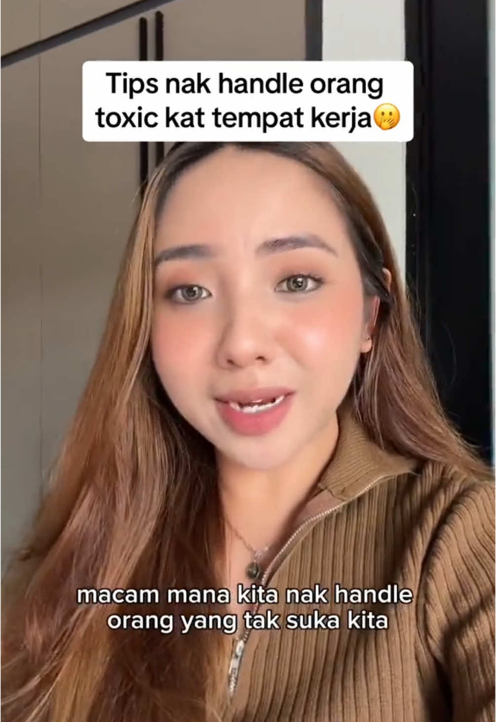 Kadang-kadang sebab orang toxic ni lah boleh buat kita mental sampai rasa nak resign terus. Cuba korang share apa benda paling toxic orang dekat tempat kerja korang pernah buat🥲 #kerjazz #foryou #fypage #malaysia #tiktokmalaysia #fyp #foryoupage #trending #worklife #kerja #viral #MentalHealth 