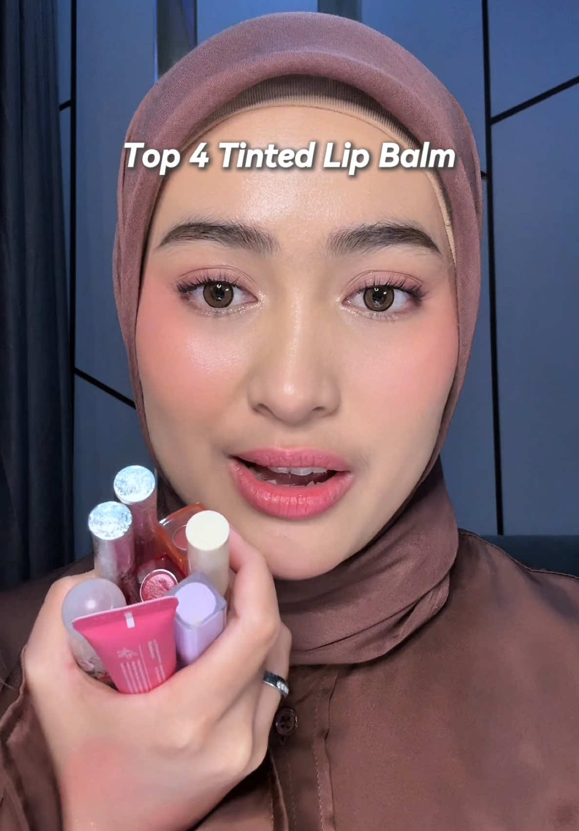 Please rekomendasiin aku tinted lip balm bagus lainnya! Karena aku suka bgt pake tinted lip balm🥹