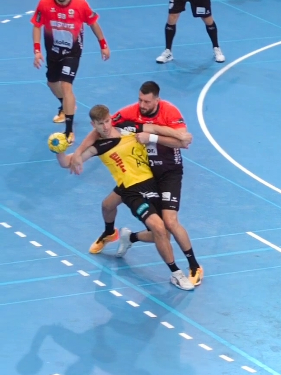 𝗜𝗺𝗽𝗿𝗲𝘀𝘀𝗶𝘃𝗲 𝗱𝗲𝗳𝗲𝗻𝘀𝗲 𝗯𝘆 𝗕𝘂𝗷𝗮𝗿 𝗥𝗮𝗺𝗼𝘀𝗮𝗷 💥 🇨🇭 ⅛-FINAL Mobiliar Handball Cup St.Otmar St.Gallen vs @HSC Kreuzlingen🇨🇭  #handball #håndbold #handballschweiz #handebol #balonmano #handballmatch #handballpassion #handballworld #andebol #pallamano #handballdefense  #quicklinehandballleague #mobiliarhandballcup #hsckreuzlingen 