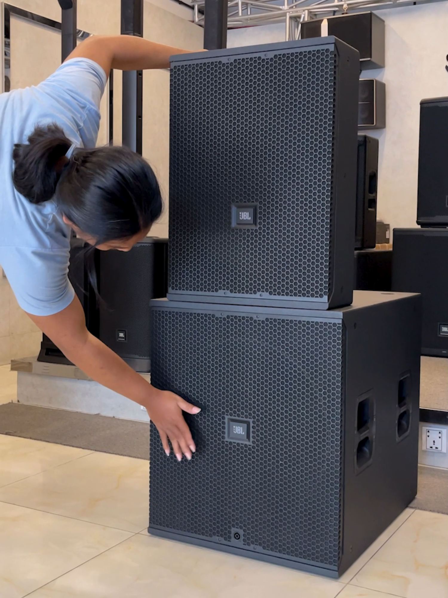 The JBL VTX F15 and VTX F18S are high-performance professional audio loudspeakers..!🎶🎉🎶 - - - #jbludio#sound#bluetoothspeaker  #tiktokvideos#viralvideo#flypシ#jbl  ##jblpartybox #fypシ#music#audio