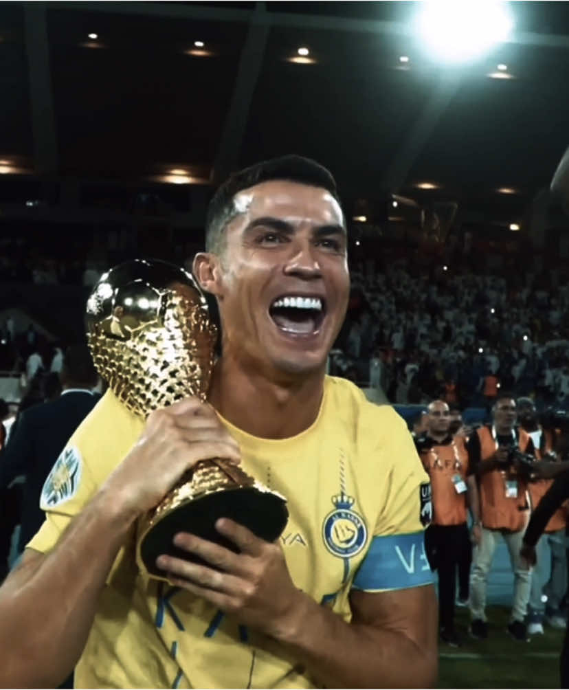 رونالدو يحب النصر اكثر مننا 💛 #cristianoronaldo #alnassr #fyp 