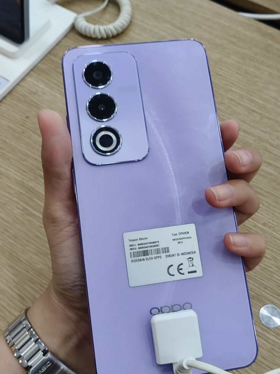 Layar kelas militer dari OPPO A3 Pro 5g tahan terhadap benturan extrime. #a3 #oppo #kuat #banting #fyp #foryoupage #tren #trending #promo #wibgajian #wib 