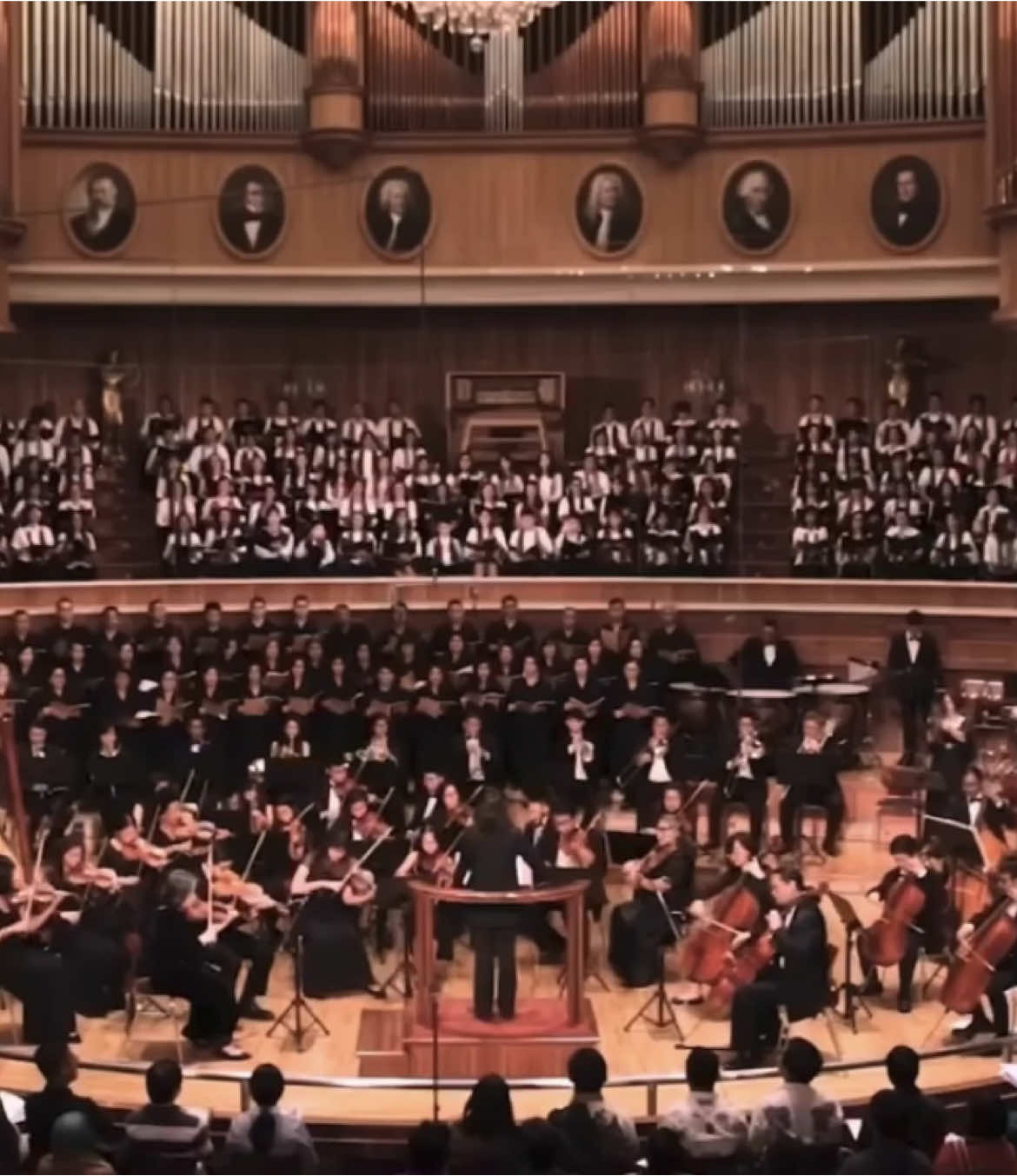 A little throwback to our christmas-themed hymn concert in 2017, “Joy to the World” to welcome the month of joy & celebration 🥳✨ Watch the full performance on our YouTube channel (youtube.com/YMAmadeusIndonesia) or listen to the full album on Spotify & Apple Music! (Amadeus Symphony Orchestra) 😉 #joytotheworld #amadeussymphonyorchestra #hymn #hymnsconcert #himne #lagurohani #christmas #natal #musiknatal #christmassongs #orchestra #symphonyorchestra #orkestra #choir #paduansuara #konser #konserorkestra #aulasimfoniajakarta #ymamadeusina #jakarta #indonesia