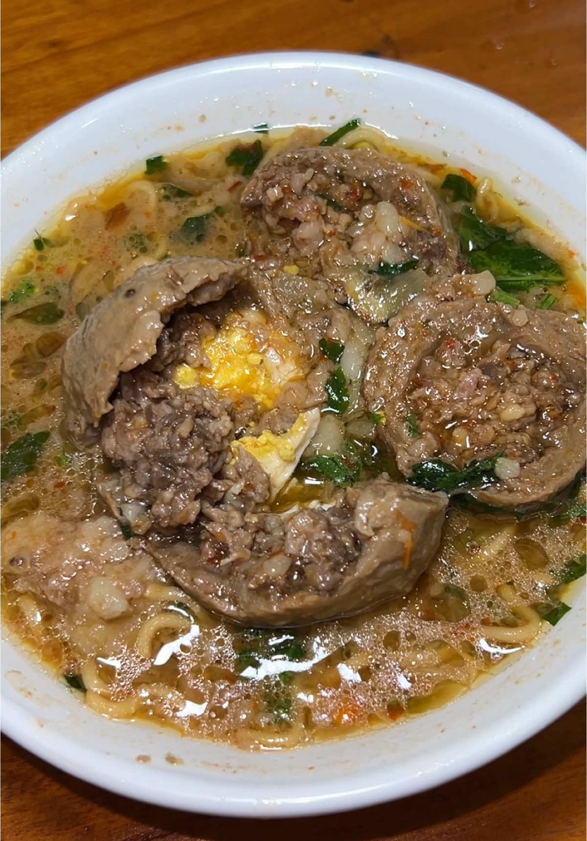 Rekomendasi bakso isi daging cingcang yang enak banget di karawang nih, namanya @bakso_pak_yud_wonogiri . Udah sering banget nih om bre cobain bakso ini bre, emang rasanya se enak itu bre. Nah mereka baru aja buka cabang terbarunya di Ruko Puri Telukjambe nih bre.  @bakso_pak_yud_wonogiri  📍Ruko Puri Telukjambe Blok A-18 no 1 Karawang  ⏰ 09.00 - 22.00  💰 2rb - 22rb  Rating Pribadi : 9,8/10 #jelajahindonesia #kuliner #kulineran #fyp #video #gorilagembul #fypシ #kulinerkarawang #kulinercikampek #kulinerjakarta #kulinerbogor #kulinerbandung #kulinerpurwakarta #kulinertangerang #kulinercikarang #bakso 