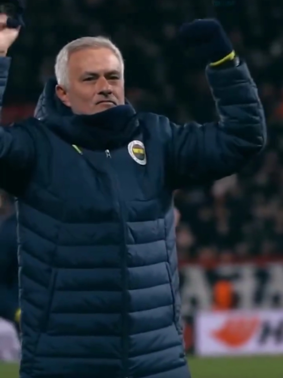 Öyle bir sevda ki tarif edilmez Fenerli olmayan kimse bilemez  Seni bizden başka kimse sevemez Fenerim Herşeyim! #fenerbahçe #josemourinho #fenerbahce #Love #kesfet 