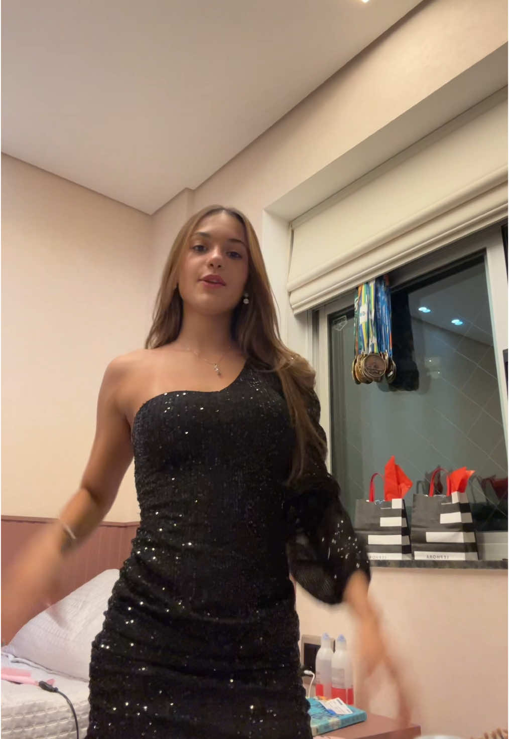 Noghts like this✨                              #foryou #viral #fyp #trend #biscoitando #musicasparabiscoitar #paty #vestidodebrilho #nightslikethis #biscoitar #fyyyyyyyyyyyyyyyy #musica 