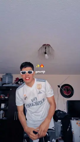 U VE,VE U VE,VE U 👟 ... #parati #fyp @Real Madrid C.F. 