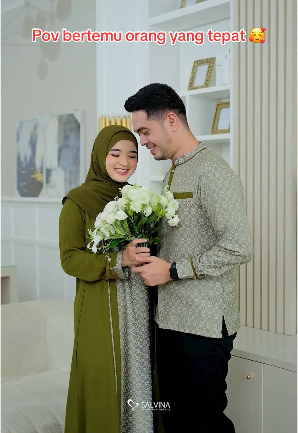 Dicintai oleh orang yang tepat adalah rezeki dan bahagia yang tak terukur nilainya 🥰 #sarimbit #sarimbitkeluarga #salvinabersymphony #couple #Love #cinta #lebaran2025 