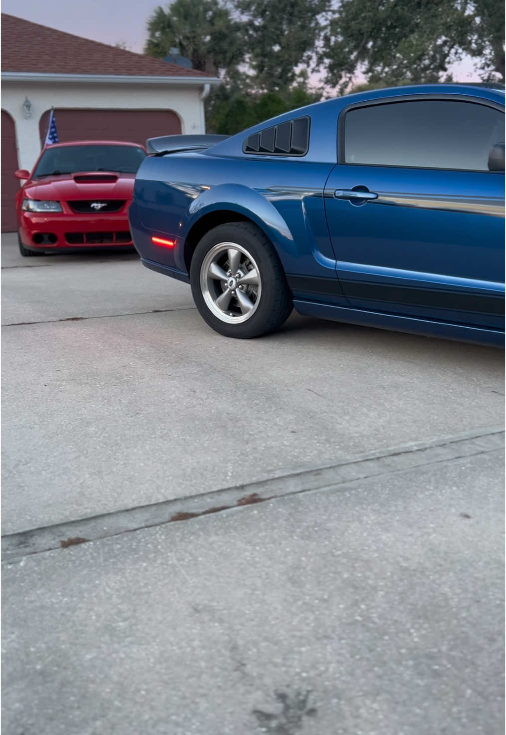 I light up the road with them markers #roush #mustang #mustanggt #car #cars #carsoftiktok #cartok #v8 #V6 #musclecar #sportscar #s197 @thegtjaycee 