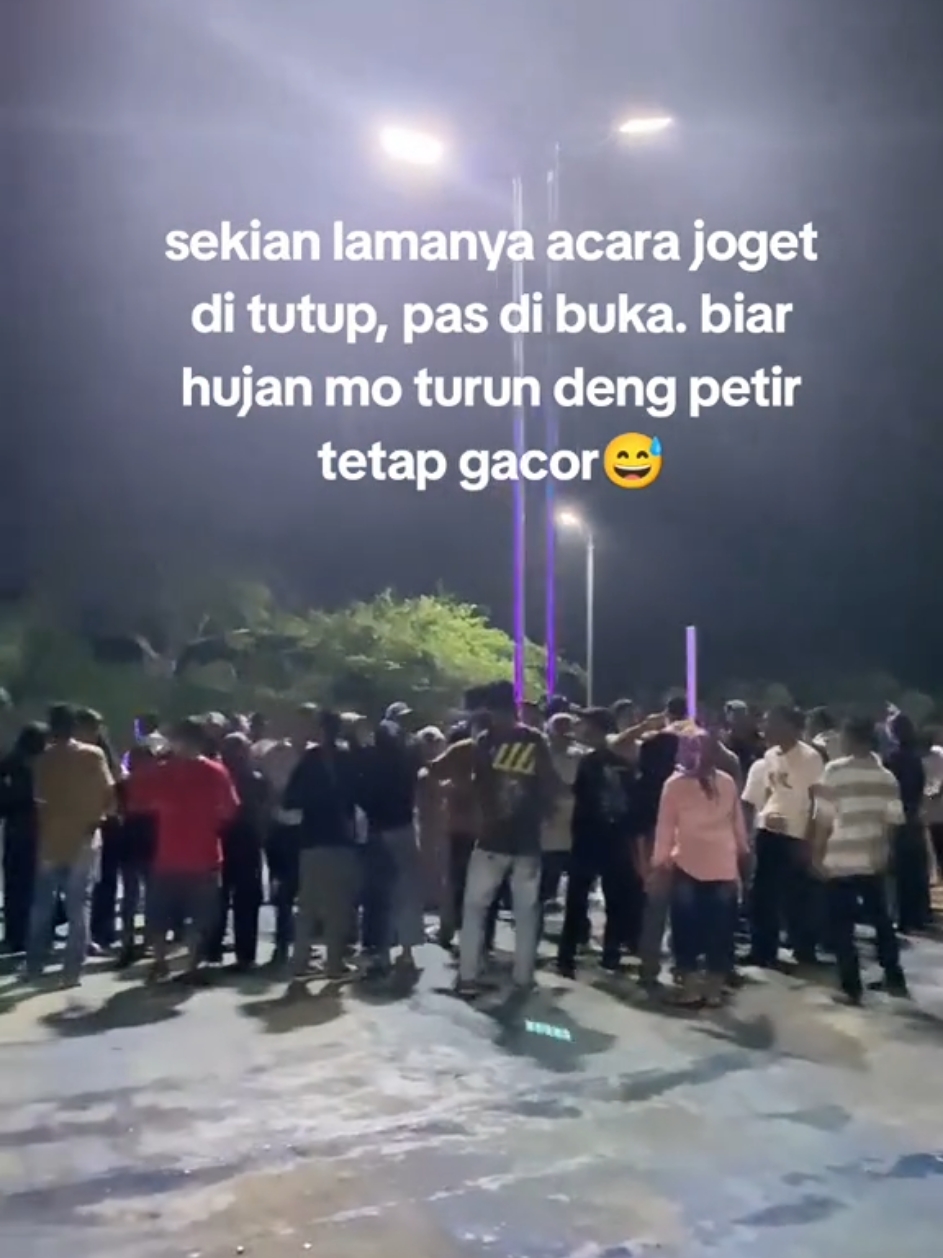 jangan bilang gandeng 4, tapi 4 alat karna bunyi satu-satu😅 #acarajoget #party #jogetviral #fyp #masukberanda 