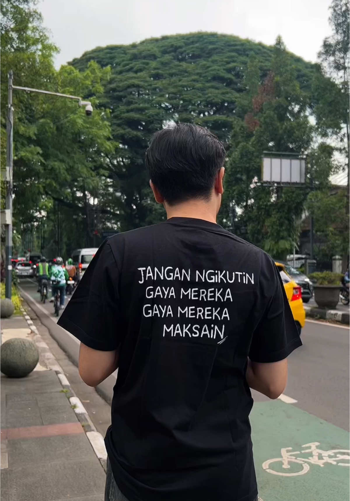 Jangan ngikutin gaya mereka,gaya mereka maksain 🙃 Cara order kunjungi profil kami,lalu cek di keranjang belanja yang ada di profil kami bray 🙌🏻 #maksain #gaya #fyp 