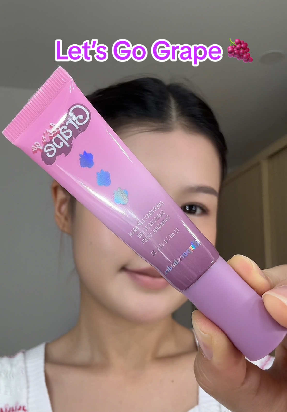 🍇Let’s go grape 🍇 ក្រែមទំពាំងបាយជូរ 🍇  💋មកជាមួយ ពណ៌ស្រាលស្រទន់សម្រាប់គ្រប់វ័យ មិនថា នារី រឺបុរស អាចប្រើប្រាស់បាន 😍🤗  💦មានសំណើមគ្រប់គ្រាន់ ជួយអោយបបូរមានមានសំណើម ទន់រលោង  ☀️មាន SPF25 ការពារបបូរមាត់ពីភាពស្ងួតប្រេះ និង ការពារពីការឡើងខ្មៅ ✨ប្រើប្រាស់ដោយសុវត្ថិភាព មិនបារម្ភបញ្ហាបបូរមាត់ខ្មៅទៀតឡើយ 👍👍👍 #supershadeskh #supershades #letsgoblack #letsgoblue #letsgogrape #fyp #foryou #viral #lipbalm #lipoil #ninin 