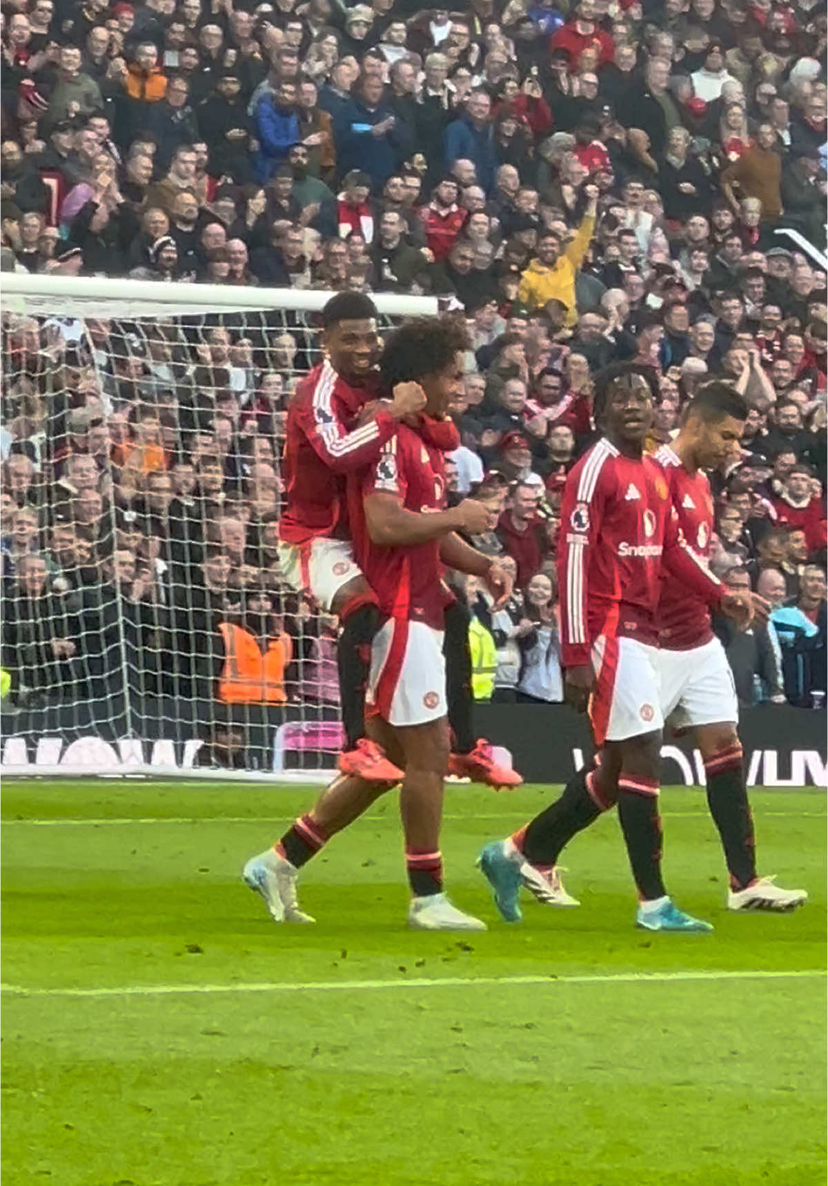 The team celebrate with zirkzee hes on the score sheet #fyp #foryoupage❤️❤️ #goviral #footballtiktok #foryoupage #fyppoppppppppppppppppppppppppppp #manchesterunited #zirkzee🤯😳 