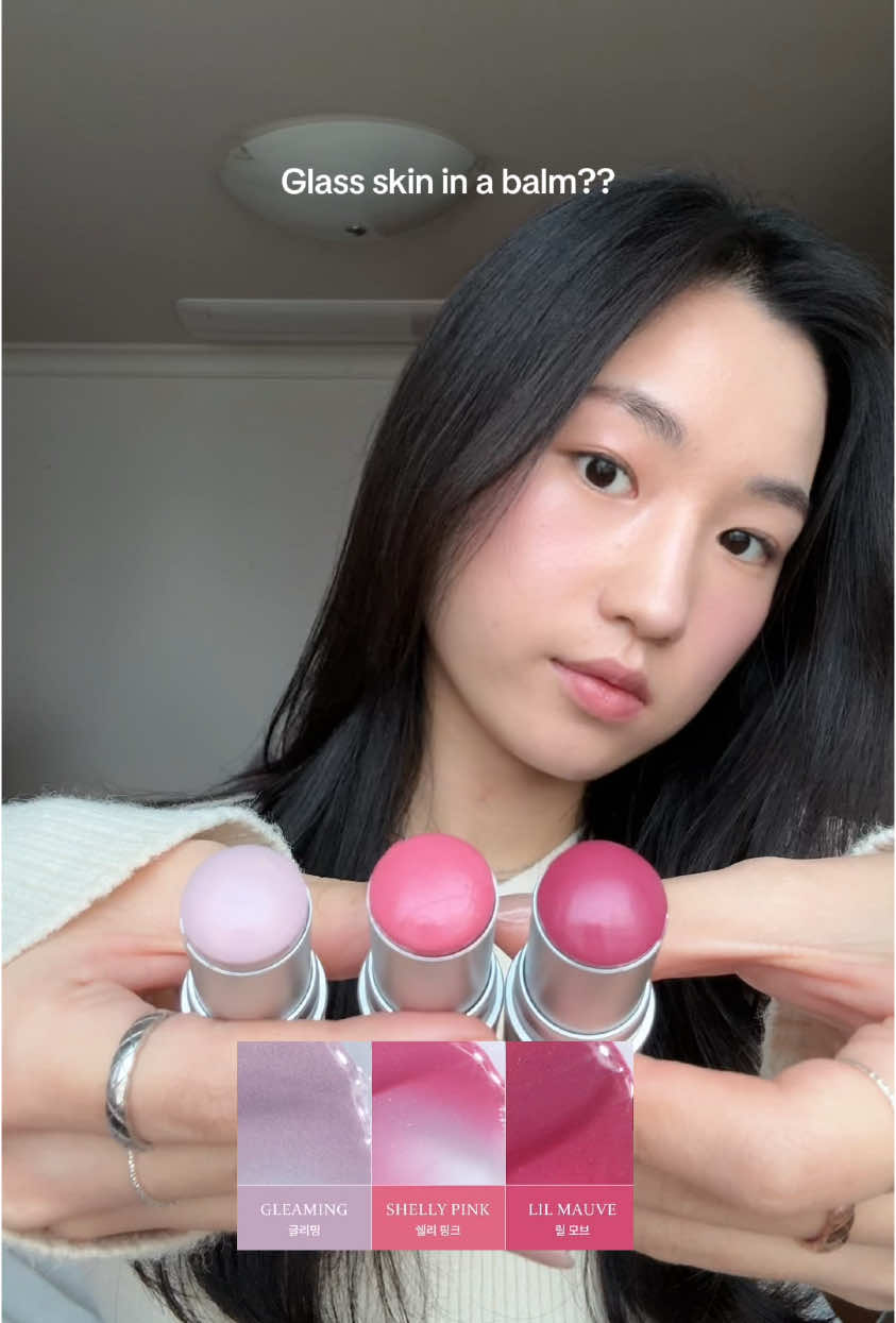 I’ve been collecting all the shades from @힌스 hince_official and the Shelly Pink + Gleaming combo is my fav  #hince #radiancebalm #glassskin #kbeauty #viralmakeup #koreanmakeup #blusher #highlighter 