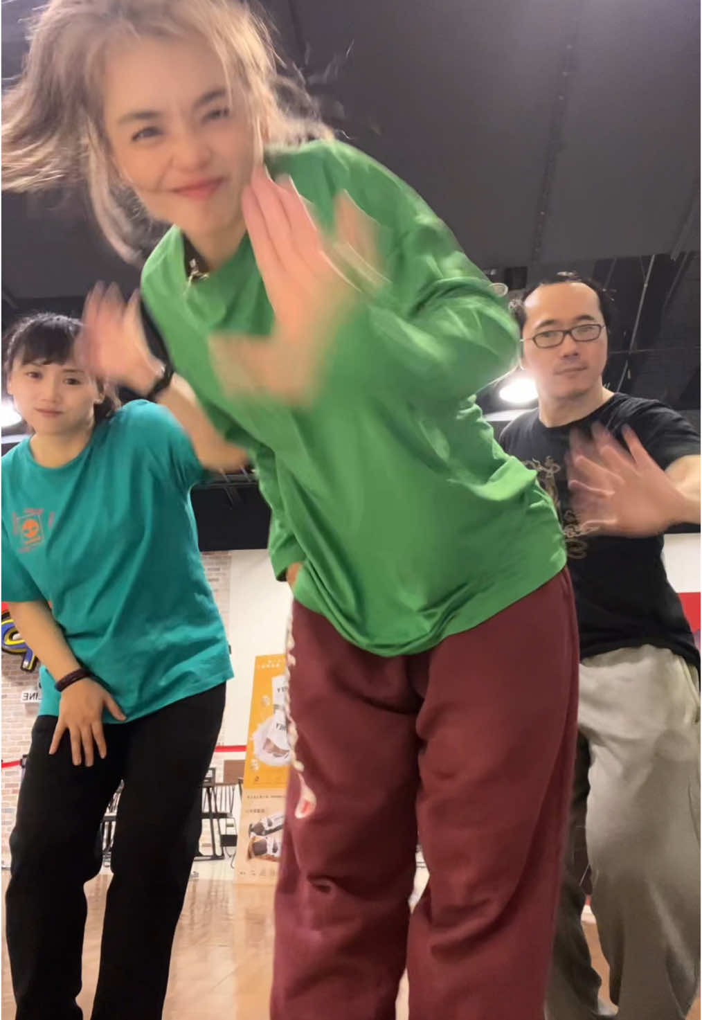 If you find it noisy, change the channel quickly 😂😂😂#jenniferyu0502 #台灣Rita #letsdance #trending #fypシ #tiktok #foryou #Love #team #friends #dancer #dance #foryoupage #cool #viral #top #cute #hiphop #fun #beautiful #noisy @Yuhan Lai With Dear Uncle Yang ❤️