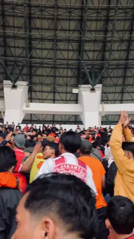 Terima kasih Kado terbaiknya @Persija #persijajakarta #jakmaniatiktok #selatanarea #cumasayangpersija #stadionpakansari #persijaselamanya 