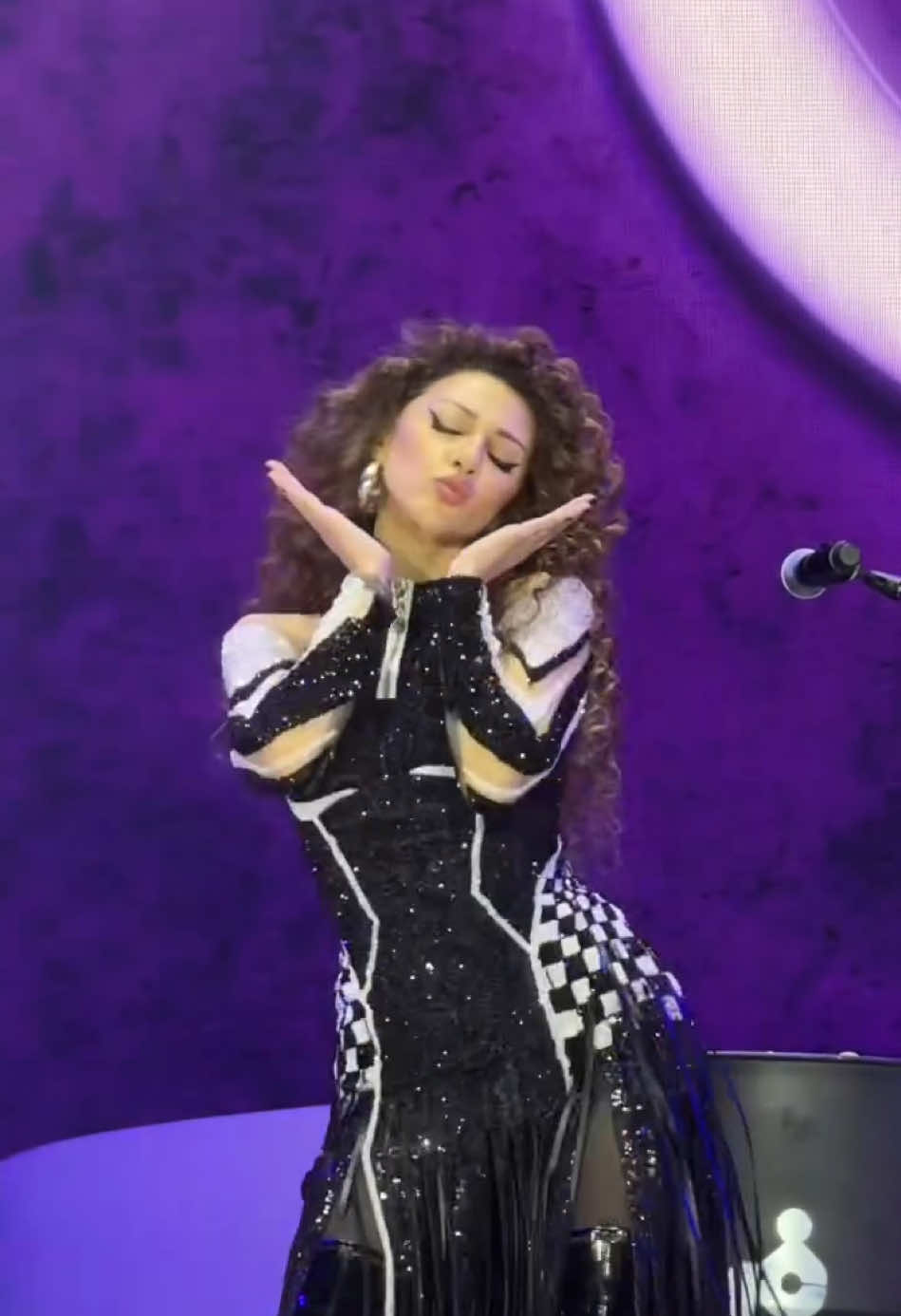 قومي قومي🤭 #foryou #fyp #fypシ #fypage #viral #myriamfares #ميريام_فارس 