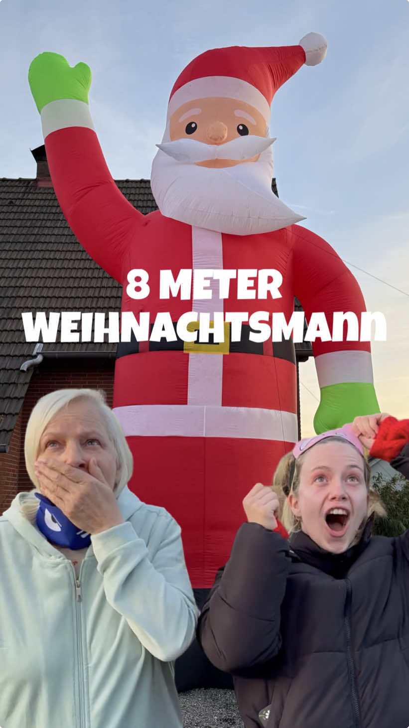 XXL WEIHNACHTSMANN 🎅🏼 #scarecam #scareprank #erschrecken #prankwars #tiktokreviews #foryou #fyp #scream #wasmachensiehier #xmas #weihnachtsmannxxl #funny #surprise