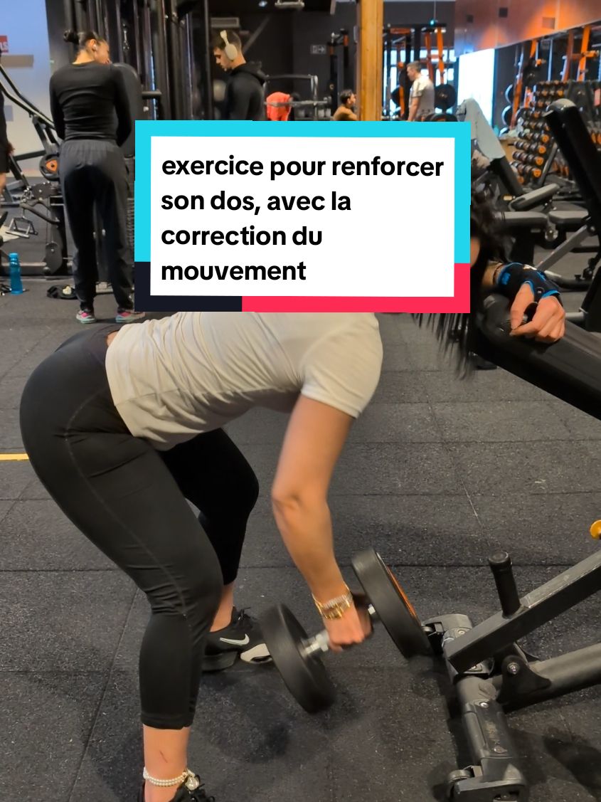 Une petite correction, ce qu'il ne faut surtout pas faire version ce qu'il faut faire !!! Nous sommes sur un exercice pour travailler les dorsaux qu'on appelle le bûcheron