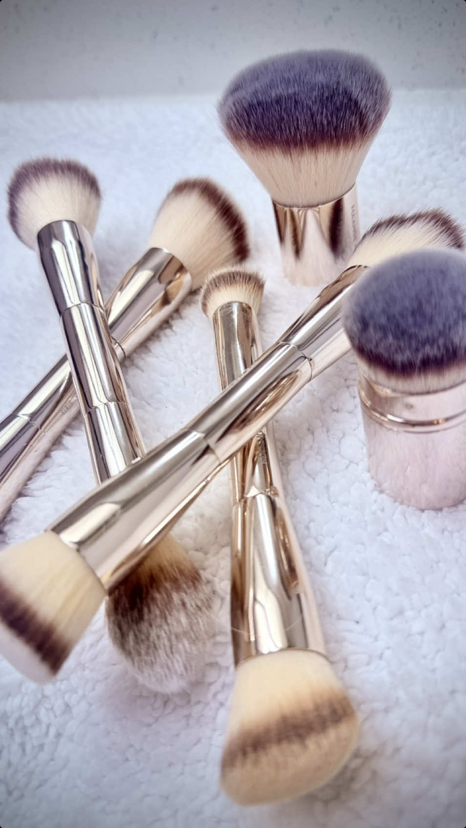 You NEED this brush set! Absolutely the softest brushes I habe found. Give me flawless makeup everytime! ❤️@TikTok Shop 🇺🇸 #makeup #makeupbruhes #brushesmakeup #flawlessmakeup #TikTokShop #tiktokfinds #beautytips 