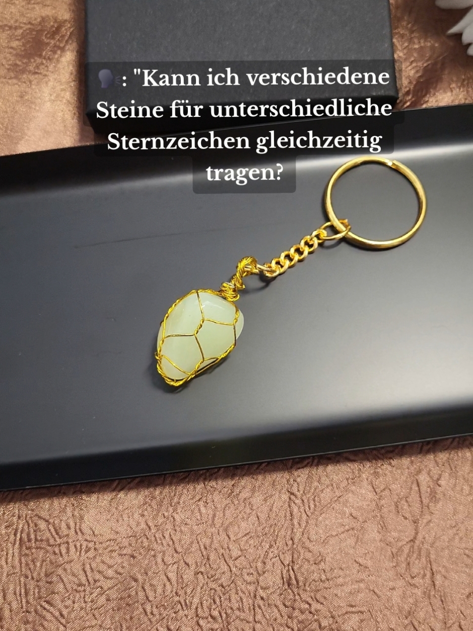 Die Antwort lautet: Ja, du kannst! 🌟 Jeder Heilstein hat seine eigene Schwingung und Energie, die mit den unterschiedlichen Eigenschaften der Sternzeichen in Einklang stehen. Und genau diese Vielfalt kann dein Leben noch positiver und kraftvoller machen! 💎 🌿 Was du dabei beachten solltest: Harmonie schaffen: Wähle Steine, die sich energetisch ergänzen, um eine harmonische Wirkung zu erzielen. Individuelle Bedürfnisse: Jedes Sternzeichen hat unterschiedliche Stärken und Herausforderungen – die richtige Auswahl der Steine kann dir helfen, diese zu fördern oder Blockaden zu lösen. Achtsamkeit: Trage die Steine bewusst und achte auf ihre Wirkung auf dich. Deine Intuition kann dir oft sagen, welcher Stein genau das Richtige für dich ist. 🪄 Empfohlene Kombinationen für Sternzeichen: Widder: Karneol + Bergkristall (für Energie und Klarheit) Stier: Rosenquarz + Malachit (für Liebe und Heilung) Zwillinge: Aventurin + Citrin (für Kommunikation und Manifestation) Löwe: Tigerauge + Amethyst (für Selbstbewusstsein und Ruhe) 💫 Du musst nicht nur den Stein für dein eigenes Sternzeichen tragen, sondern kannst mit einer Mischung aus Steinen deine verschiedenen Energien und Bedürfnisse ausbalancieren! 📩 Neugierig, welche Steine am besten zu deinem Sternzeichen oder deiner aktuellen Lebenssituation passen? Schau in unserem Shop vorbei oder schreib uns direkt, und wir helfen dir, die perfekten Steine für dich zu finden! 💌 #Heilsteine #Sternzeichen #Energiearbeit #Manifestation #SpirituelleBegleiter #Astrologie #Selbstverwirklichung #Heilsteinschmuck #AstroPower #adventskalender #Selbstentwicklung #gemstoneslovers #gemstonejewelry #gemstoneslovers #gemstones #Heilsteinschmuck #crytsalenergy #crystalshop 