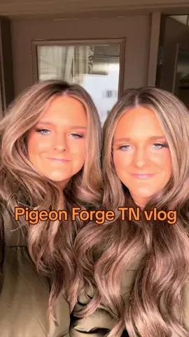 Come to the islands with us in pigeon forge TN🤪🧡🍁👯‍♀️ #TN #greatsmokymountains #gatlinburg #tennessee #mountains #twins #sisters #bestfriend #fypシ #fyp #theislands #christmas 