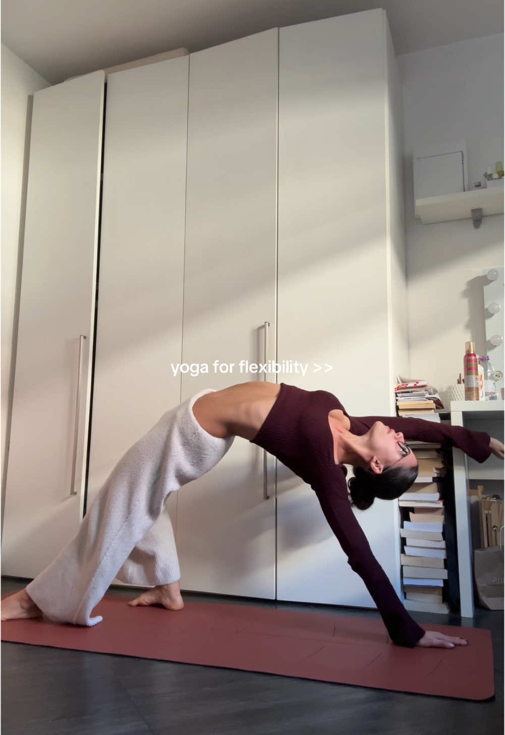 Yoga guys, yoga  >> join @Bend for more 🤭🤍 #DailyStretch #yogaflow #flexibility 