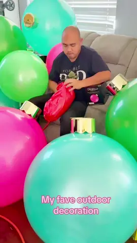 A lil late on the xmas decorating but these inflatable ornament balls are my fave 🙌🏻🥰 #outdoorchristmasdecor #inflatables #christmasdecor #christmastiktok #holidayvibes  #holidays 
